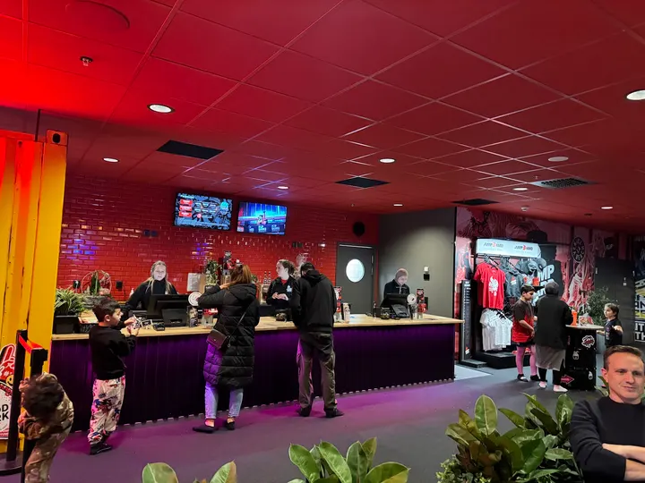 JumpYard Barkarby — Träningsstudio i Järfälla