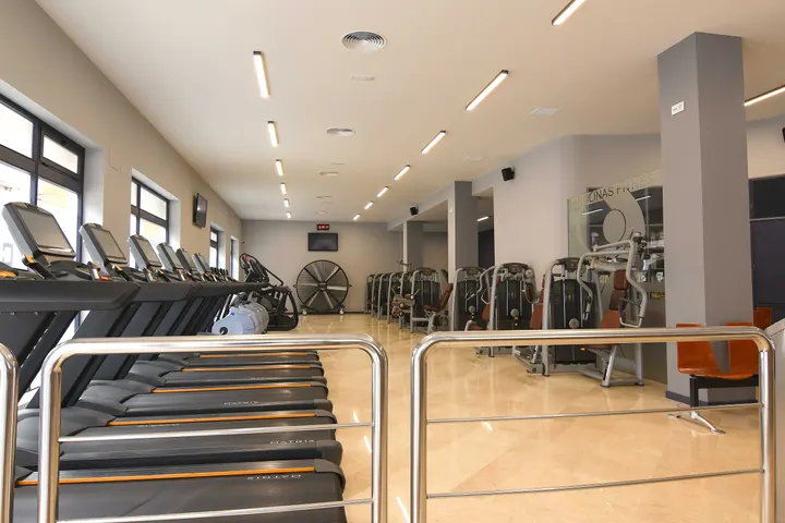 Carolinas Fitness Gym — Fitness Studio en Villafranquesa, Alicante