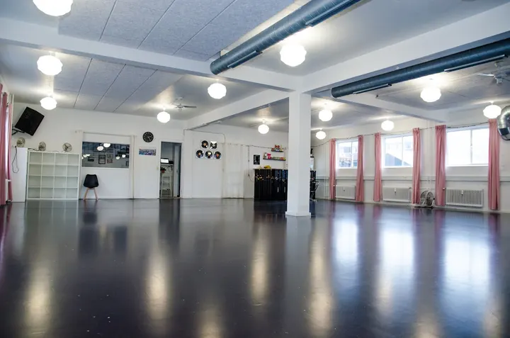 Copenhagen Salsa Academy - Vanløse — dans-studio i Vanløse, København — 2