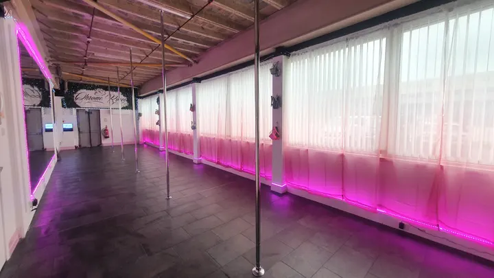 Chrome Roses Pole Dance - Newport — pole fitness-studio in Stow Hill, Newport — 3