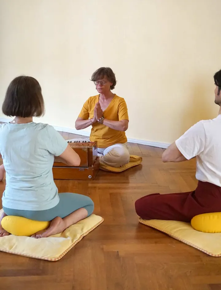 Shakti Yoga + Therapie Berlin — Yoga in Schöneberg, Berlin