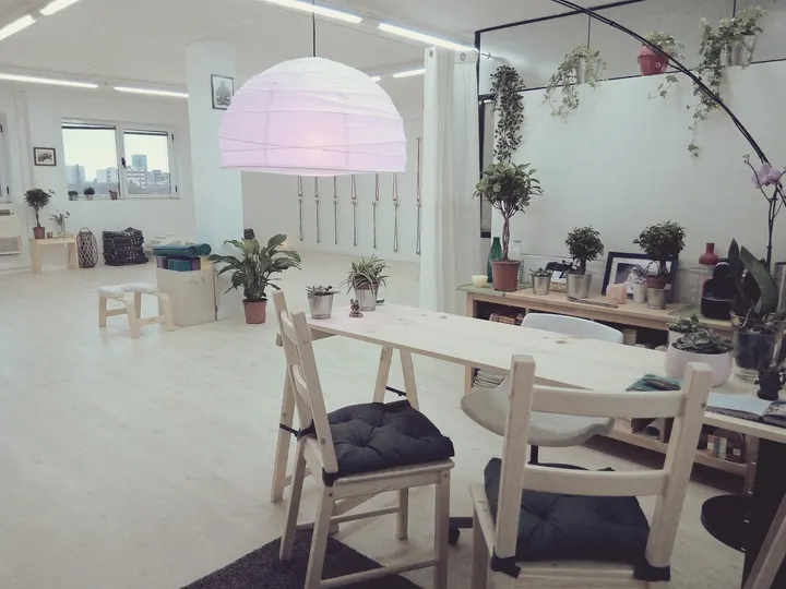 Estudio de Yoga Dhāraṇā - L'Hospitalet de Llobregat - Profesora certificada Yoga Iyengar® - — Yoga en Centre, L'Hospitalet de Llobregat