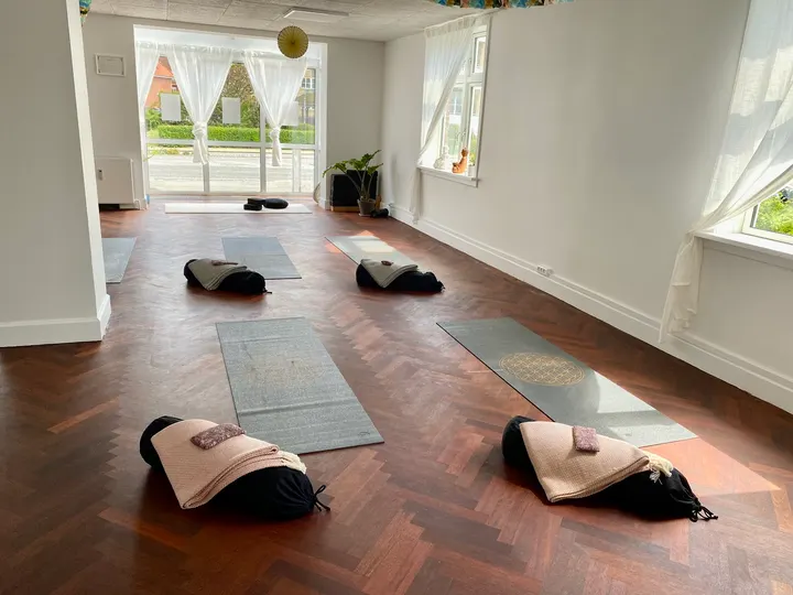 Massage Yoga - with heart and hands — yoga-studio i Odense — 3