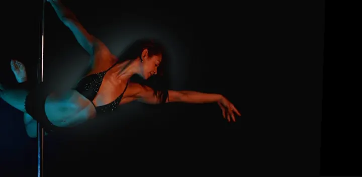 Maya Velvet Pole Dancing Cable Street — Pole Fitness in London