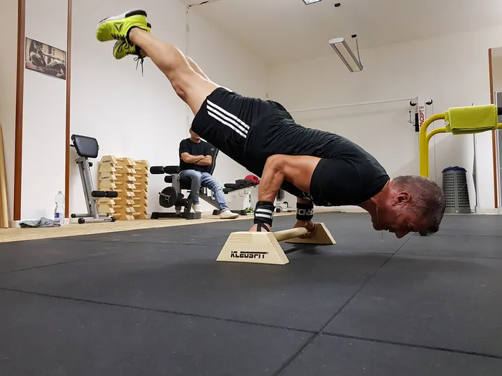 Kleosfit Calisthenics School — calisthenics-studio a Racale — 2