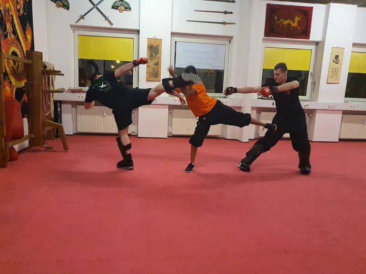 Dragon's Hall — Kickboxen in Mitte, Wiesbaden