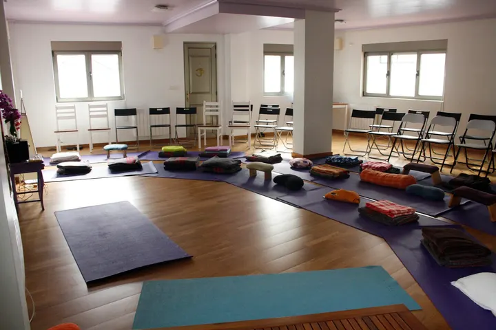 Yoga Om Meditación Y Yoga — yoga-studio en Fene — 5