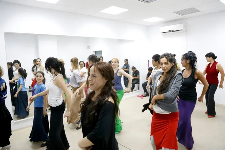 Flamencos por El Mundo — baile-studio en Sevilla — 6