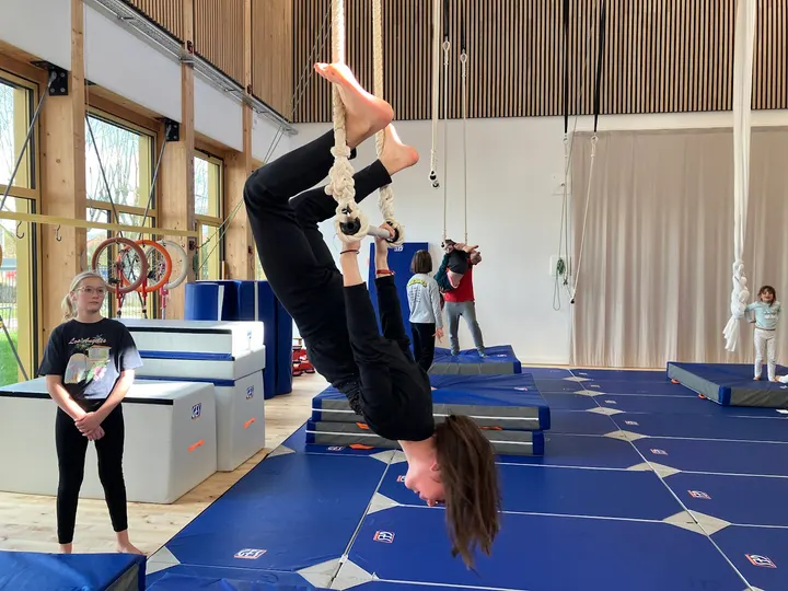 ETAC Ecole de Cirque — arts aériens-studio aux Vennes, Bourg-en-Bresse — 3