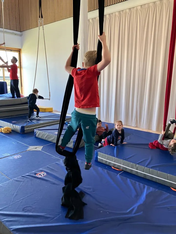 ETAC Ecole de Cirque — arts aériens-studio à Bourg-en-Bresse — 3