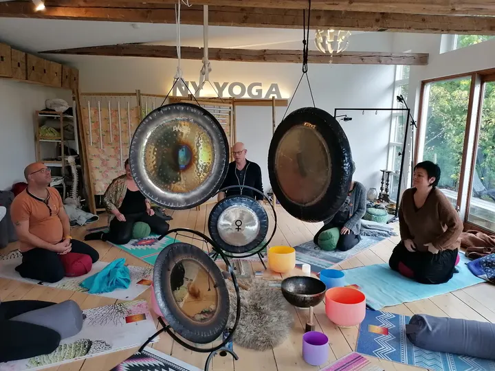 Yoga & Lyd behandling v/Lise Pilgaard — yoga-studio i Strømmen, Randers — 2