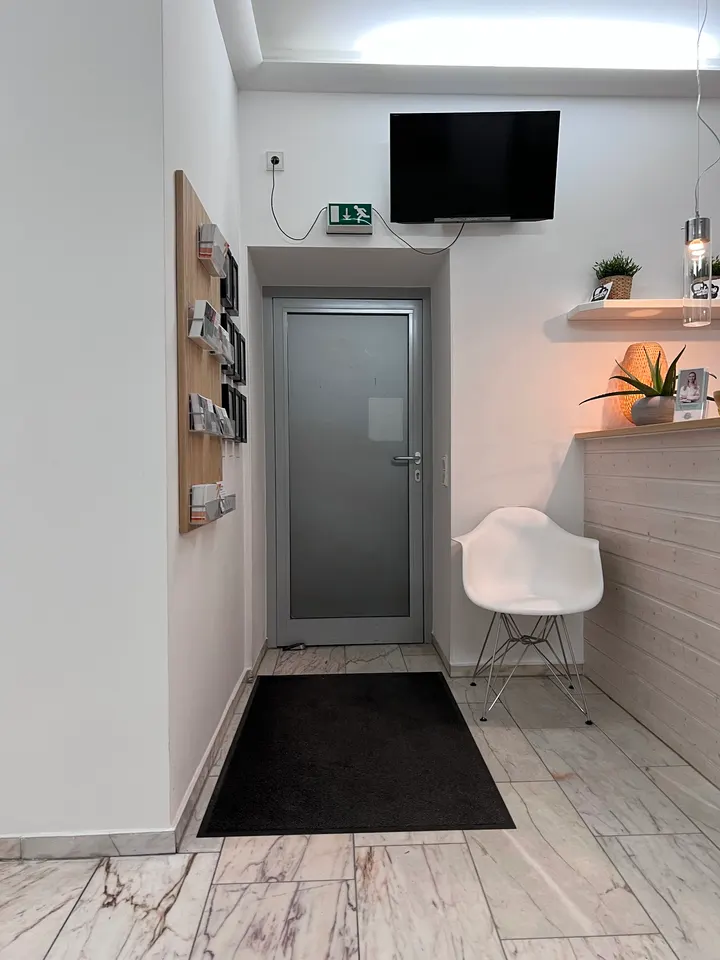 Praxis für Physiotherapie am Carlsplatz — Recovery in Carlstadt, Düsseldorf