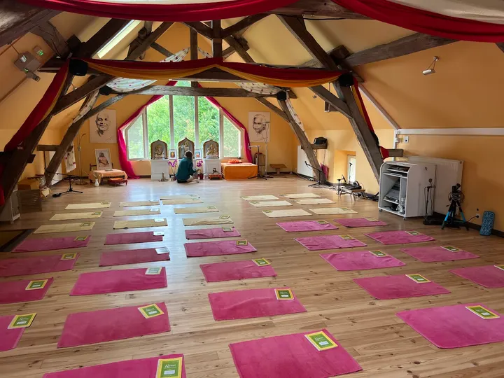 Ashram de Yoga Sivananda — yoga-studio à Neuville-aux-Bois — 4