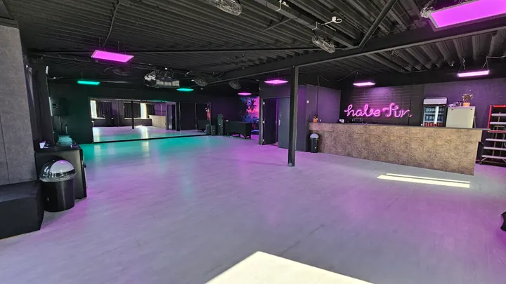 KizzMotions studio verhuur — Dans in Tussenwater, Hoogvliet Rotterdam