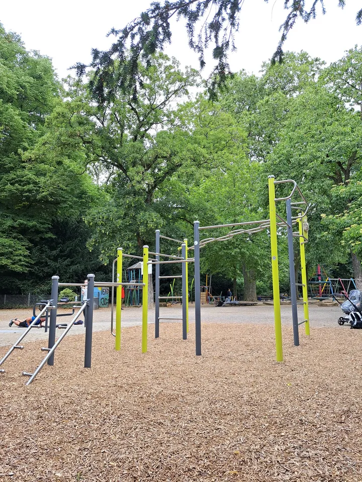 Calisthenics Park Floragarten — calisthenics-studio in Unterbilk, Düsseldorf — 2