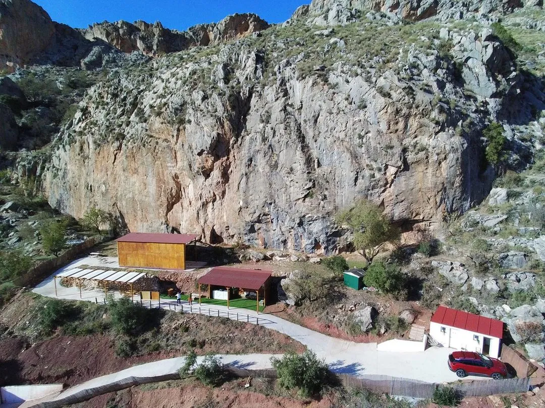 Cursos Escalada Granada - Campo Base — klättring-studio i Cogollos de la Vega — bild 2