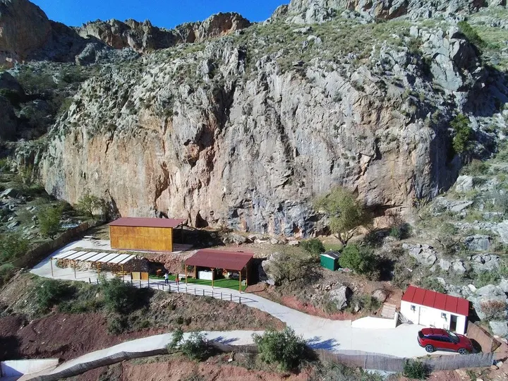 Campo Base — escalada-studio en Cogollos de la Vega — 2