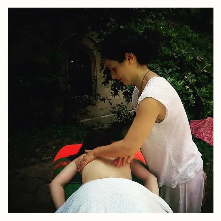 Masajes Terapéuticos, Deportivos, Estéticos Y Yoga — yoga-studio en Barcelona — 3