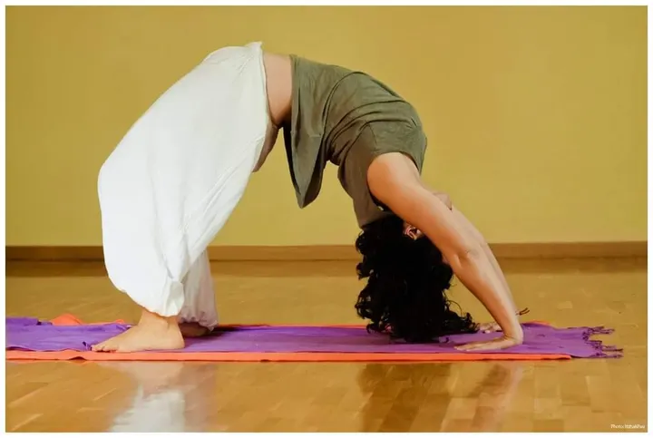 Masajes Terapéuticos, Deportivos, Estéticos Y Yoga — yoga-studio en Barcelona — 3