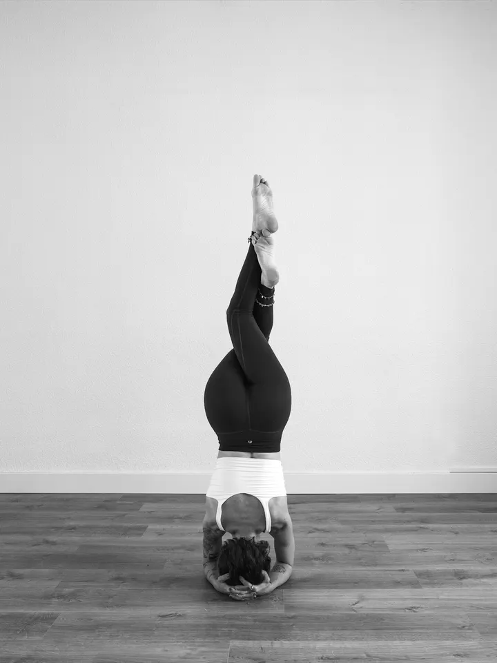 Vevayoginilife Bowsyoga — Yoga en Universidad, Madrid