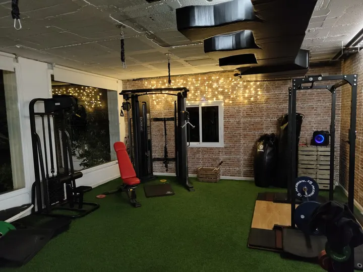 La Base Strength Vilanova — entrenamiento personal-studio en Vilanova i la Geltrú — 3