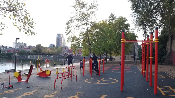Shadwell Basin Outdoor Gym — calisthenics-studio in London — 3