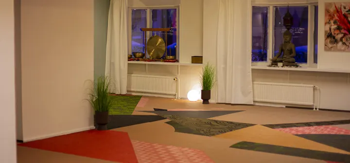 Tulijooga — aerial-studio i Rödbergen, Helsinki