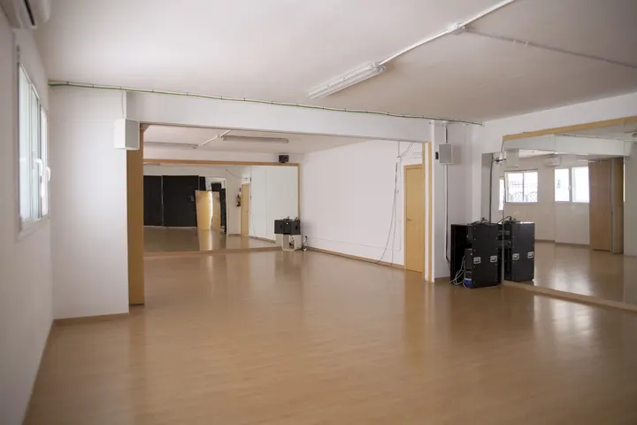 Capoeira en Movimiento. Espai cooperatiu el Poblet — baile-studio en Sant Martí, Barcelona — 3