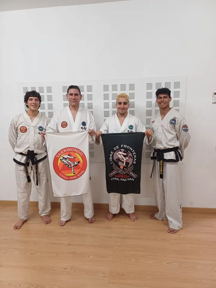 Capoeira en Movimiento. Espai cooperatiu el Poblet — baile-studio en Barcelona — 3