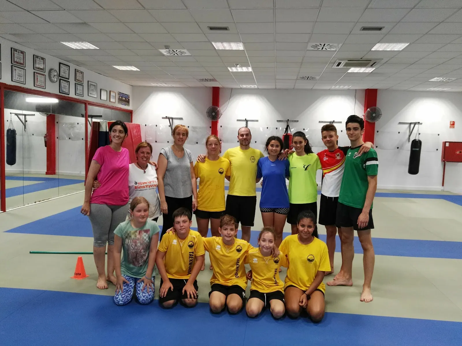 Time Dfinixion Box "CENTRO DE ARTES MARCIALES, DEPORTES DE CONTACTO Y ACTIVIDADES DIRIGIDAS" — artes marciales-studio en El Arroyo, Fuenlabrada — 2