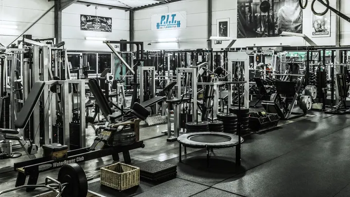 Hall of Cross Sports — CrossFit in Oberwinzerfeld, Hattingen