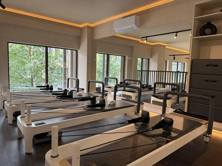 TWELVE — Reformer Pilates à Arche Sud, Puteaux