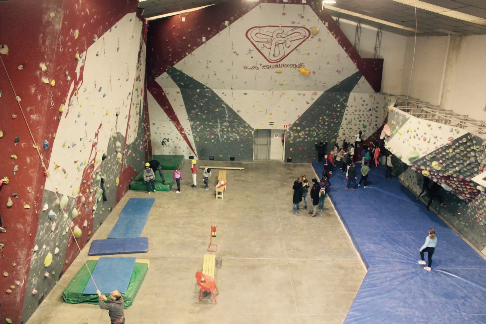 Rocòdrom CCT21 - Club d'escalada de competición — escalada-studio en Pallejà — 2