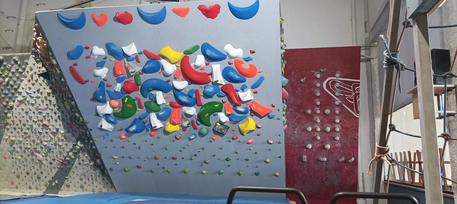 Rocòdrom CCT21 - Club d'escalada de competición — escalada-studio en Pallejà — 4
