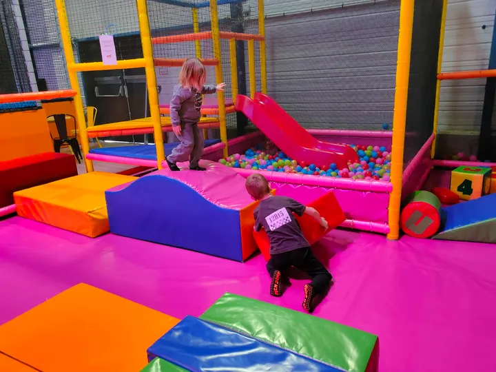 New Jump Tours Climatisé — Gymnastique aux Charmettes, Chambray-lès-Tours