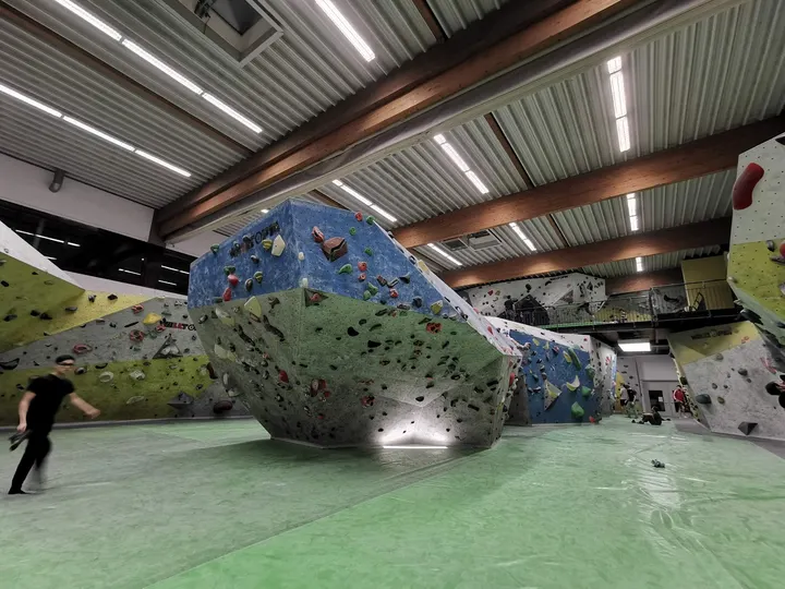 The Rock Boulderhalle — bouldern-studio in Karlsruhe — 4