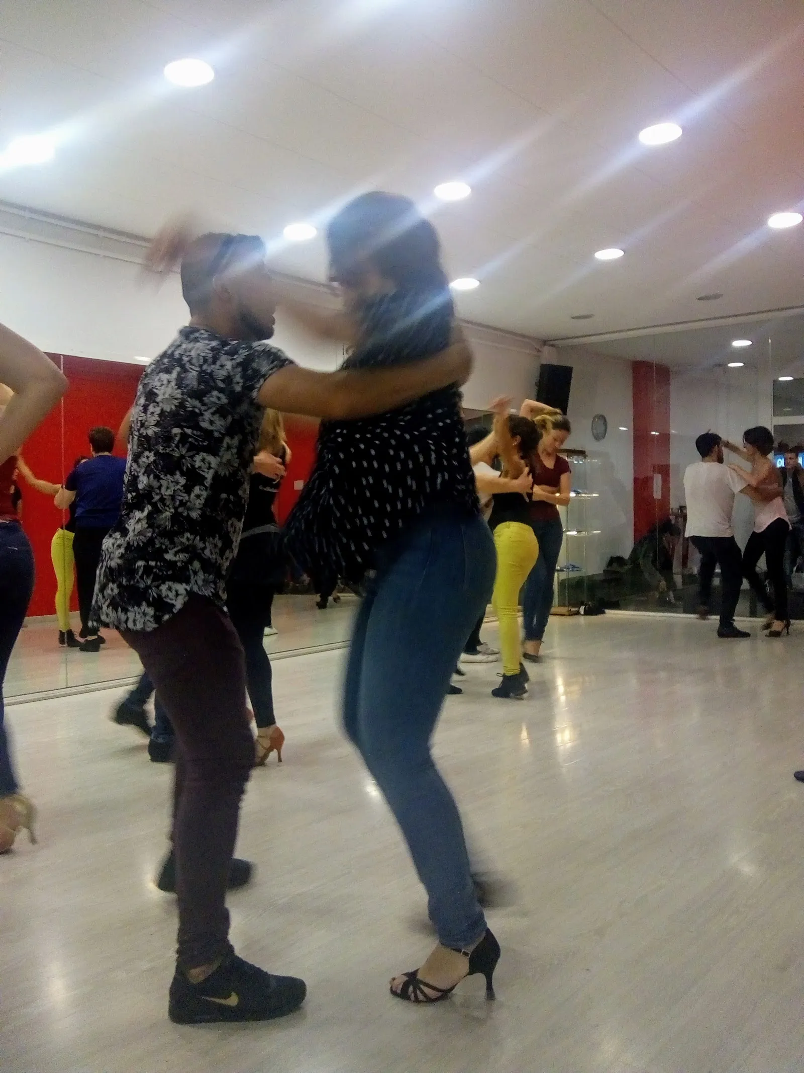 Escola De Ball - Udance Lesseps Adrián I Anita — baile-studio en Gràcia, Barcelona — 2