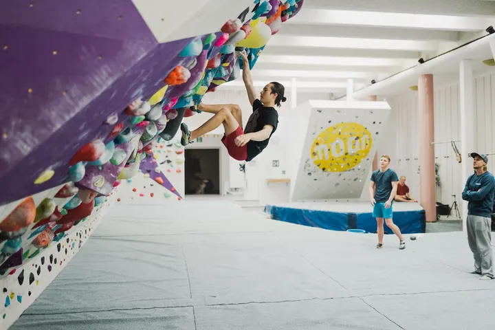 Boulderkeskus Kino — boulderointi-studio – Lauttasaari, Helsinki — 2