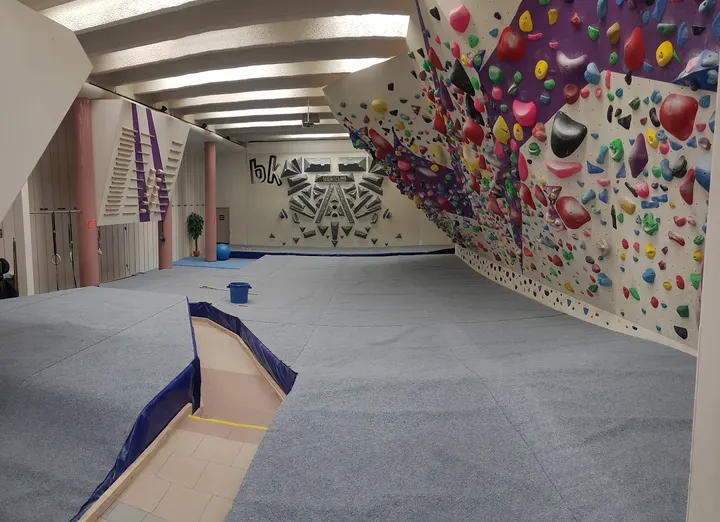 Boulderkeskus Kino — Boulderointi – Lauttasaari, Helsinki
