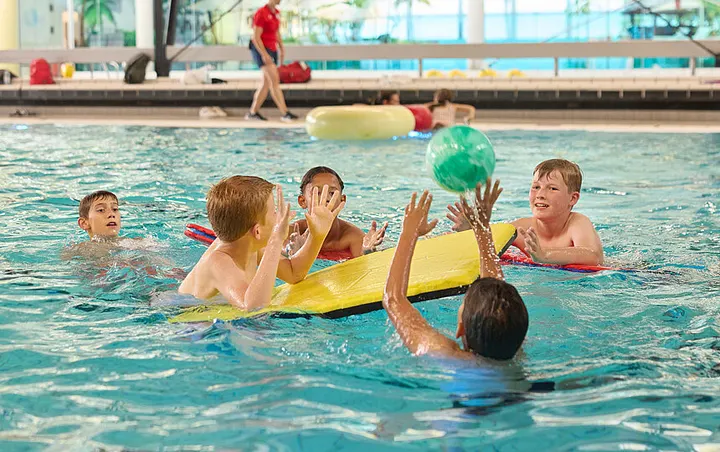 Sport in Tilburg Zwembad Reeshof — sportschool-studio in Reeshof, Tilburg — 2