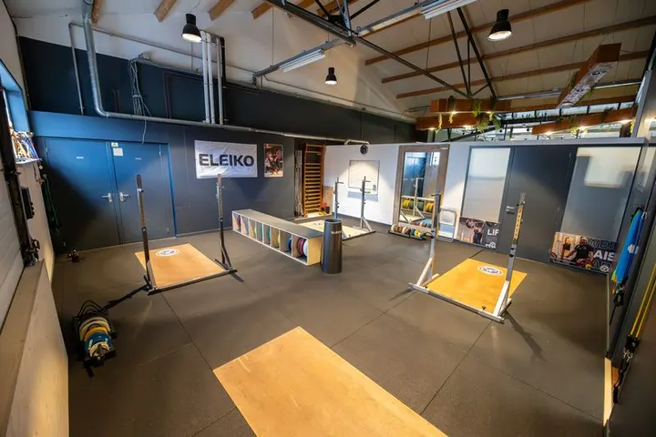 Weightlifting Club Hoorn — Krachttraining in Risdam, Zwaag