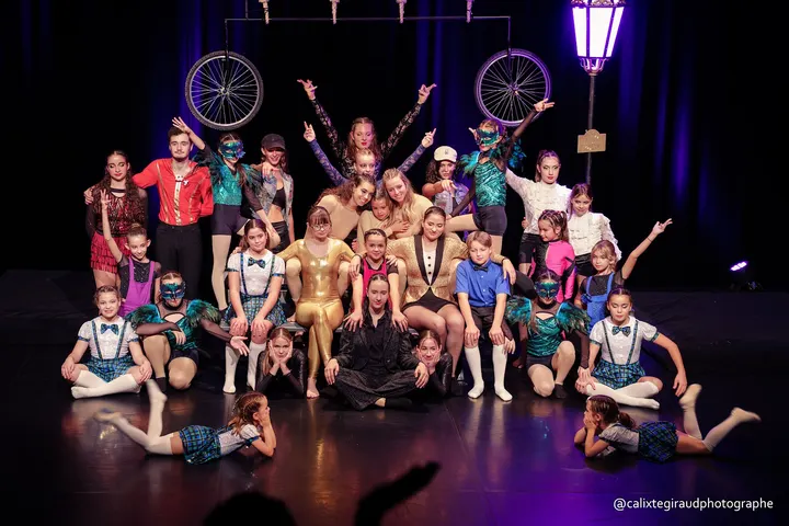 Les Arlequins - École de Cirque — arts aériens-studio à Istres — 2
