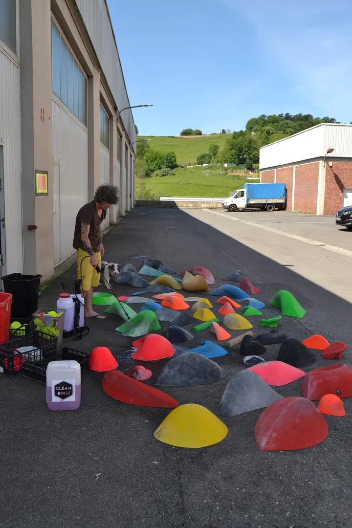 The Factory Boulder — escalada-studio en Martutene, San Sebastián — 2