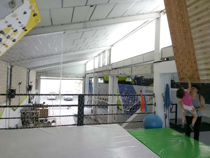 The Factory Boulder — escalada-studio en Martutene, San Sebastián — 3