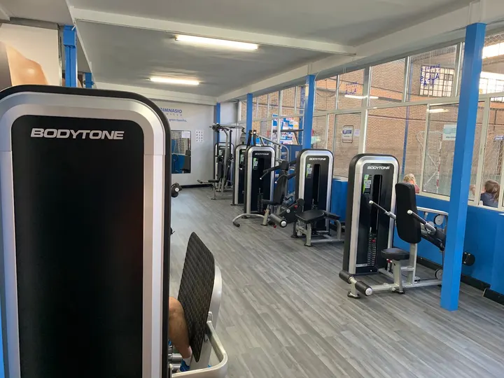 Gimnasio Atlas — estudio de fitness-studio en El Fontanal-María Auxiliadora-Carretera de Carmona, Sevilla — 2