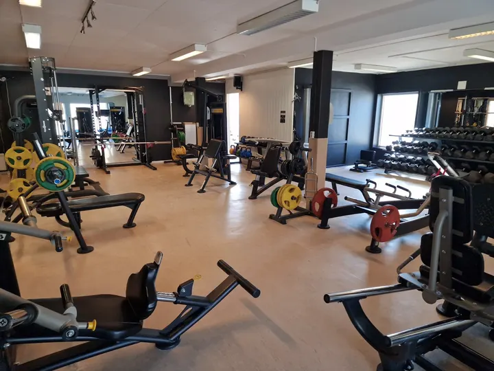 Øyas Gym & Solstudio — Treningsstudio i Havøysund