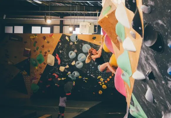Boulderhal Nirvana 🧗 — klimmen-studio in Scheveningen, Den Haag — 2