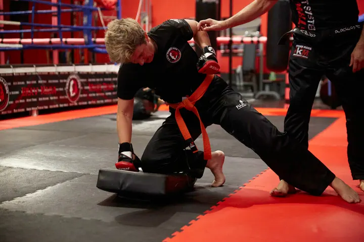 Krav Maga León | Defensa Personal y Muay Thai — martial arts-studio i Trobajo del Camino