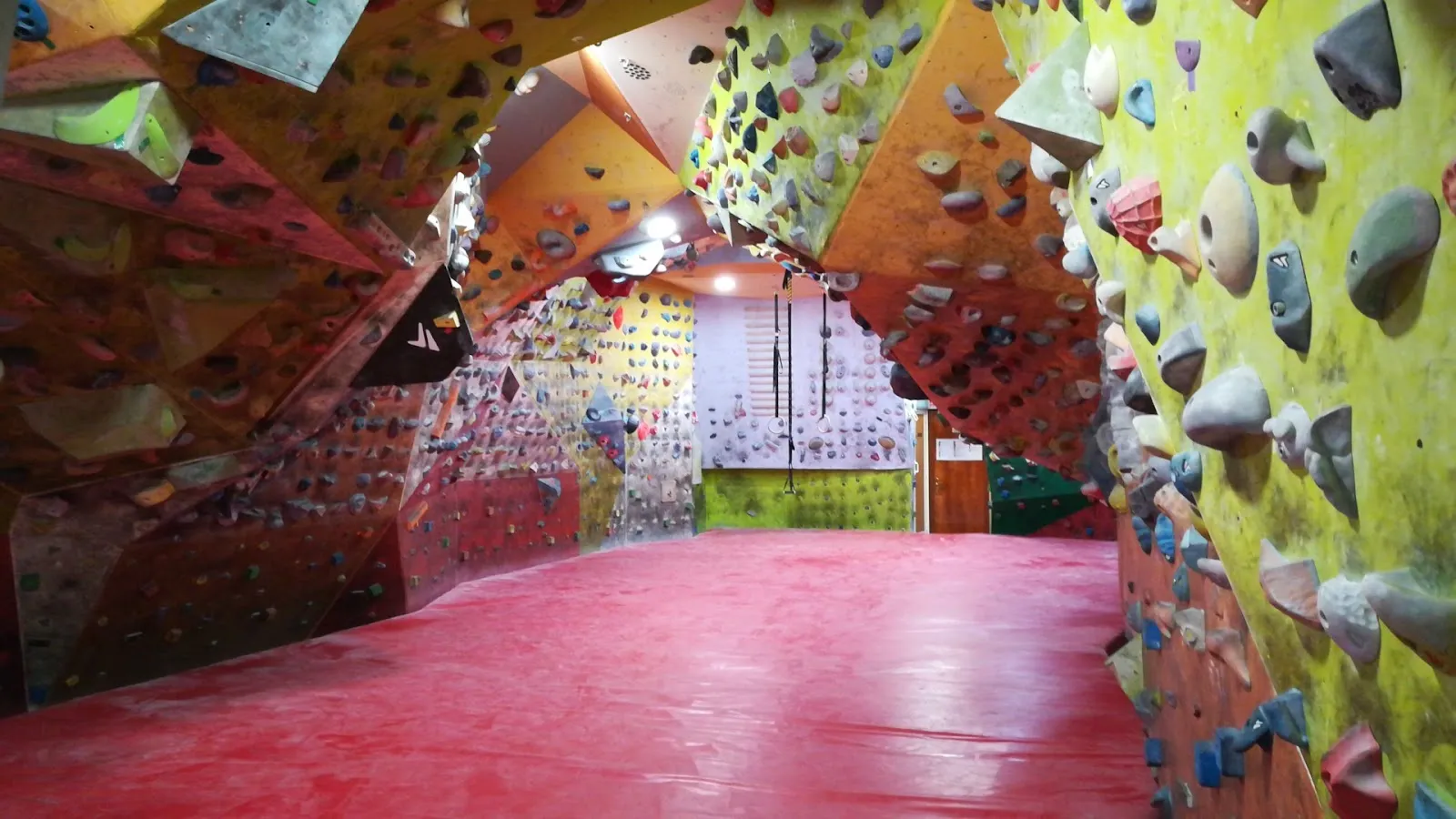 Rocódromo Punt Extrem — escalada-studio en Lleida — 4