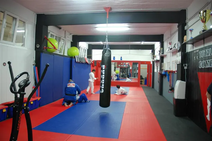 Total Combat Gym — estudio de fitness-studio en San Sebastián — 4